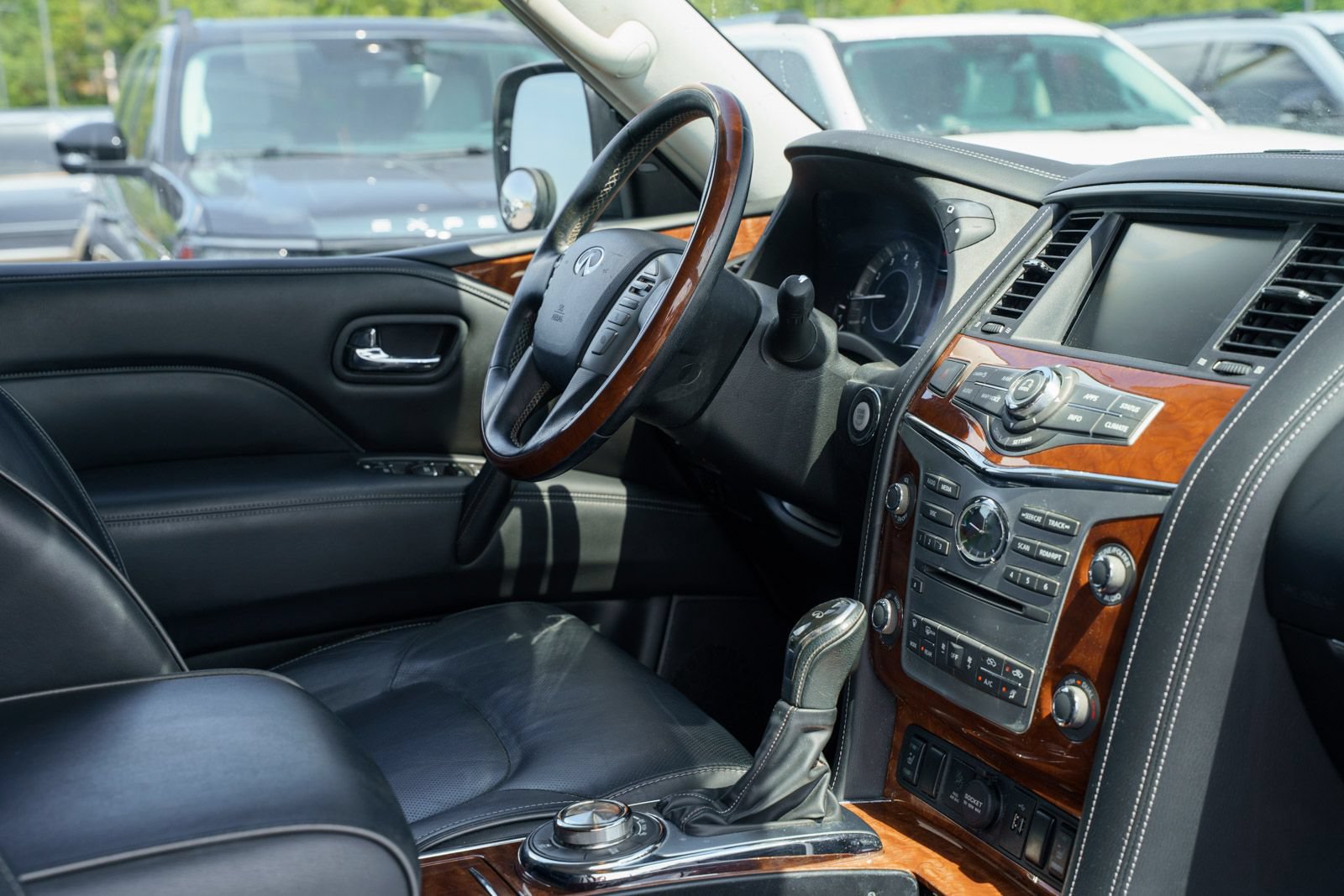 Used 2018 INFINITI QX80 4WD w/ Driver Assistance Package image 10