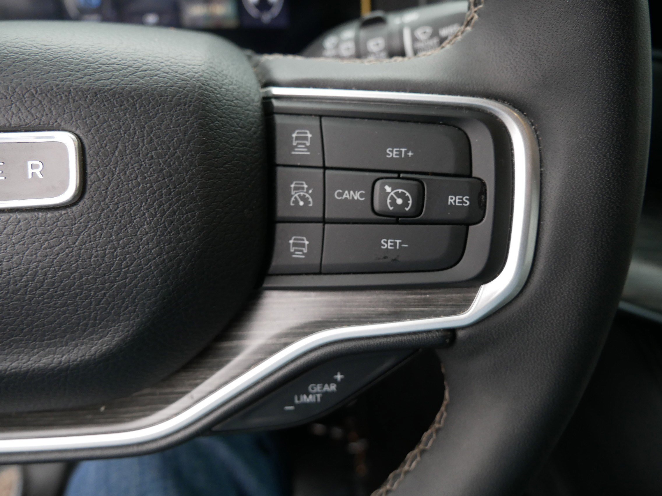 Used 2024 Jeep Wagoneer L Series II image 30