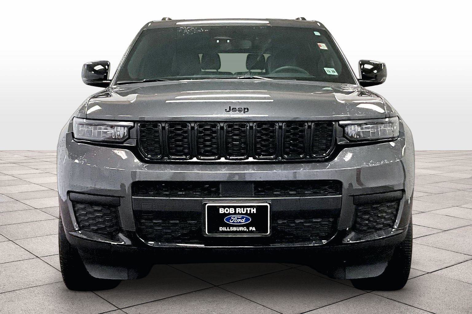 Used 2023 Jeep Grand Cherokee L Laredo image 3