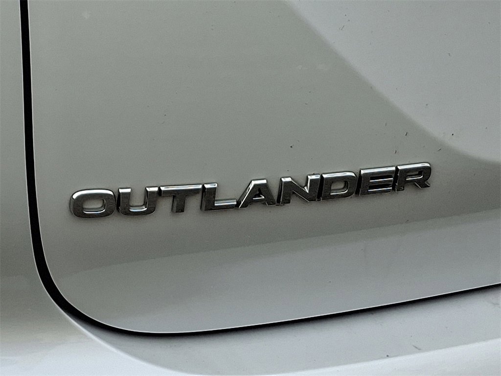 Used 2022 Mitsubishi Outlander ES image 30