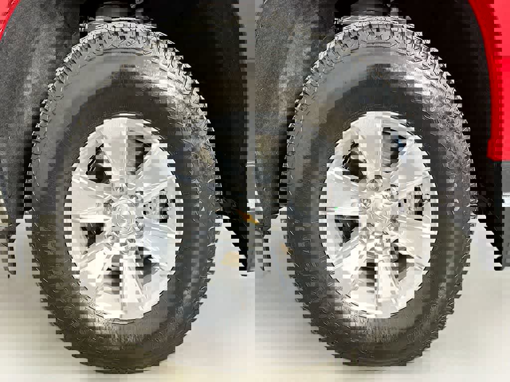 Used 2025 Chevrolet Silverado 1500 LT image 8