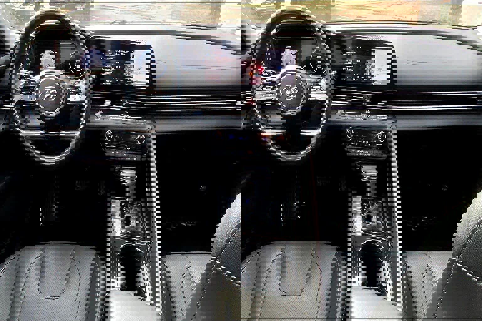 Used 2023 Hyundai Elantra Limited image 15