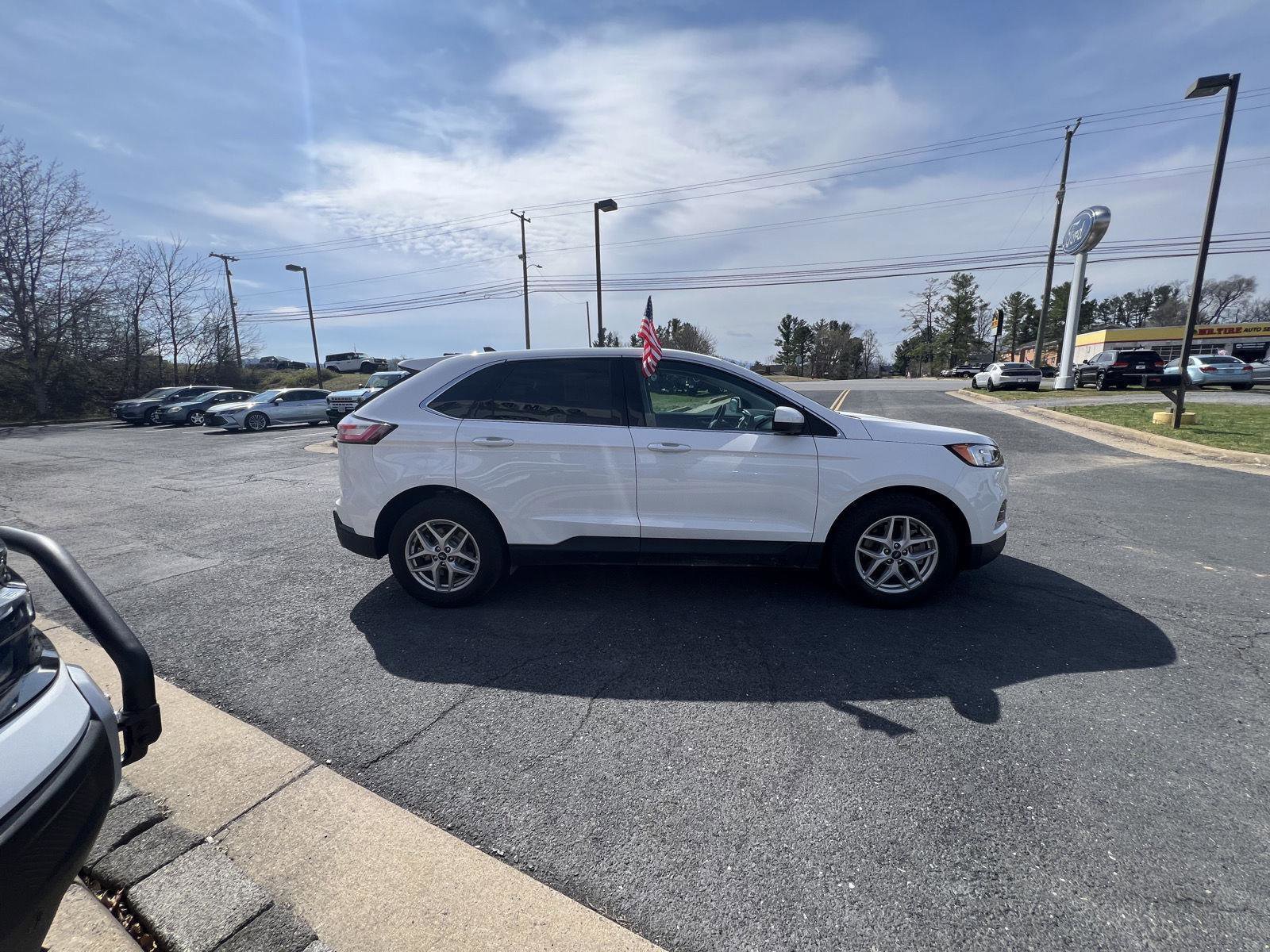 Certified 2021 Ford Edge SEL w/ Cargo Accessory Package AWD/4WD image 8