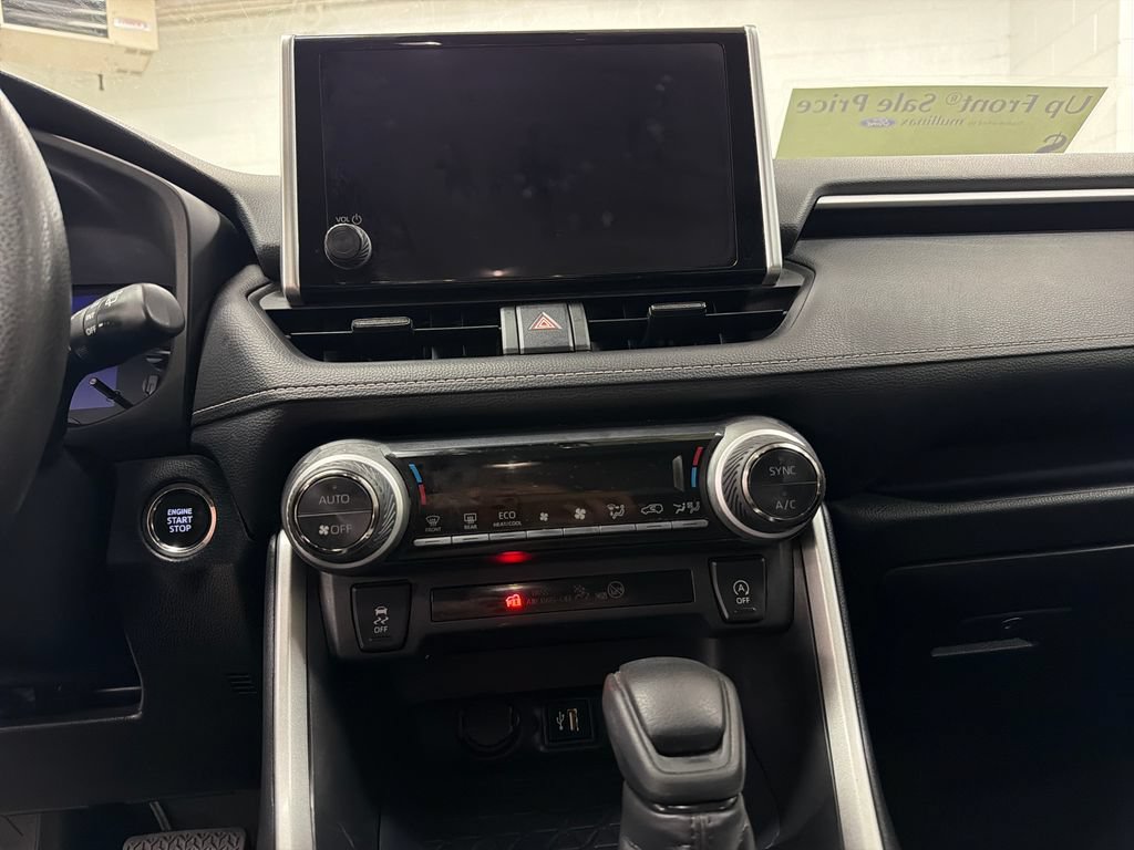 Used 2024 Toyota RAV4 XLE FWD image 23