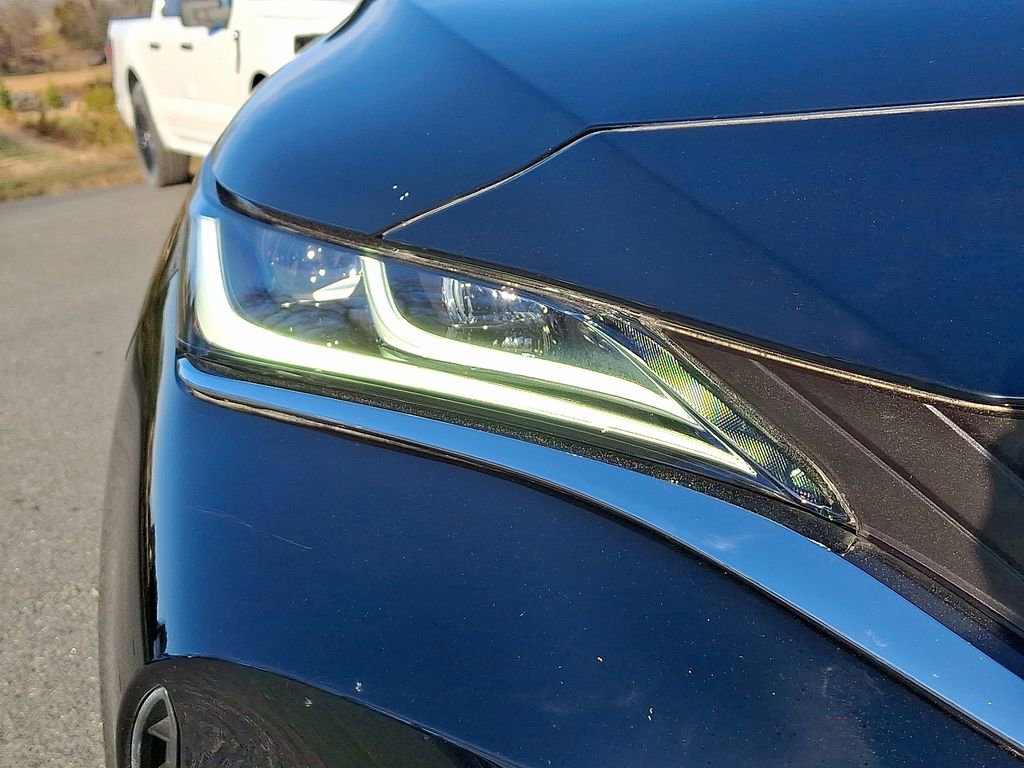 Used 2021 Toyota Venza XLE image 9