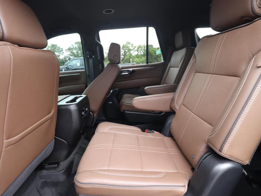 Used 2025 Chevrolet Tahoe High Country image 15