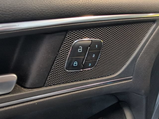 Certified 2018 Ford Edge Titanium w/ Equipment Group 301A AWD/4WD image 15