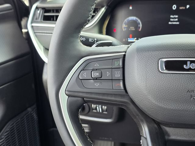 Used 2025 Jeep Grand Cherokee L Altitude AWD/4WD image 28
