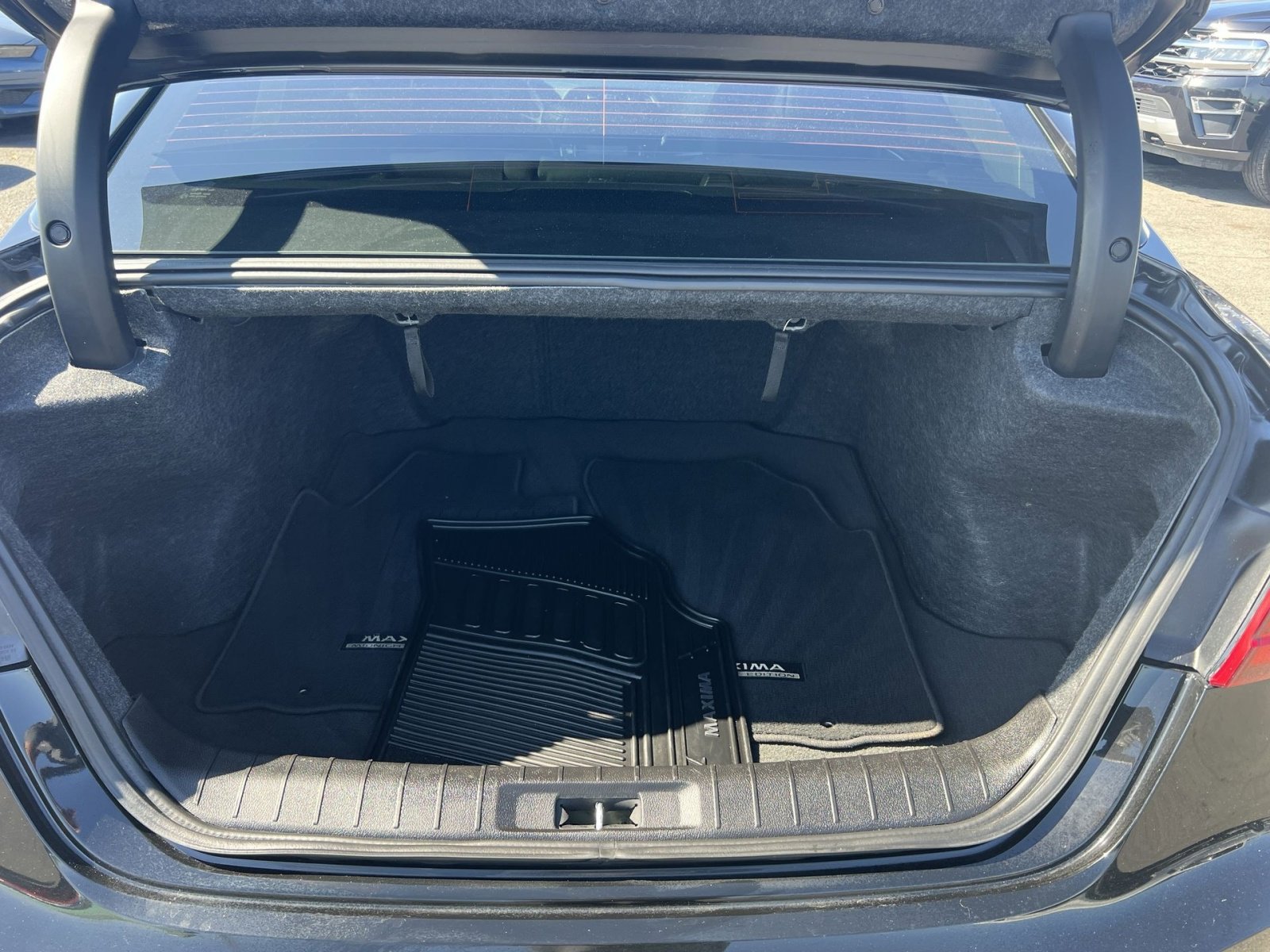 Used 2017 Nissan Maxima SR w/ Midnight Edition image 25