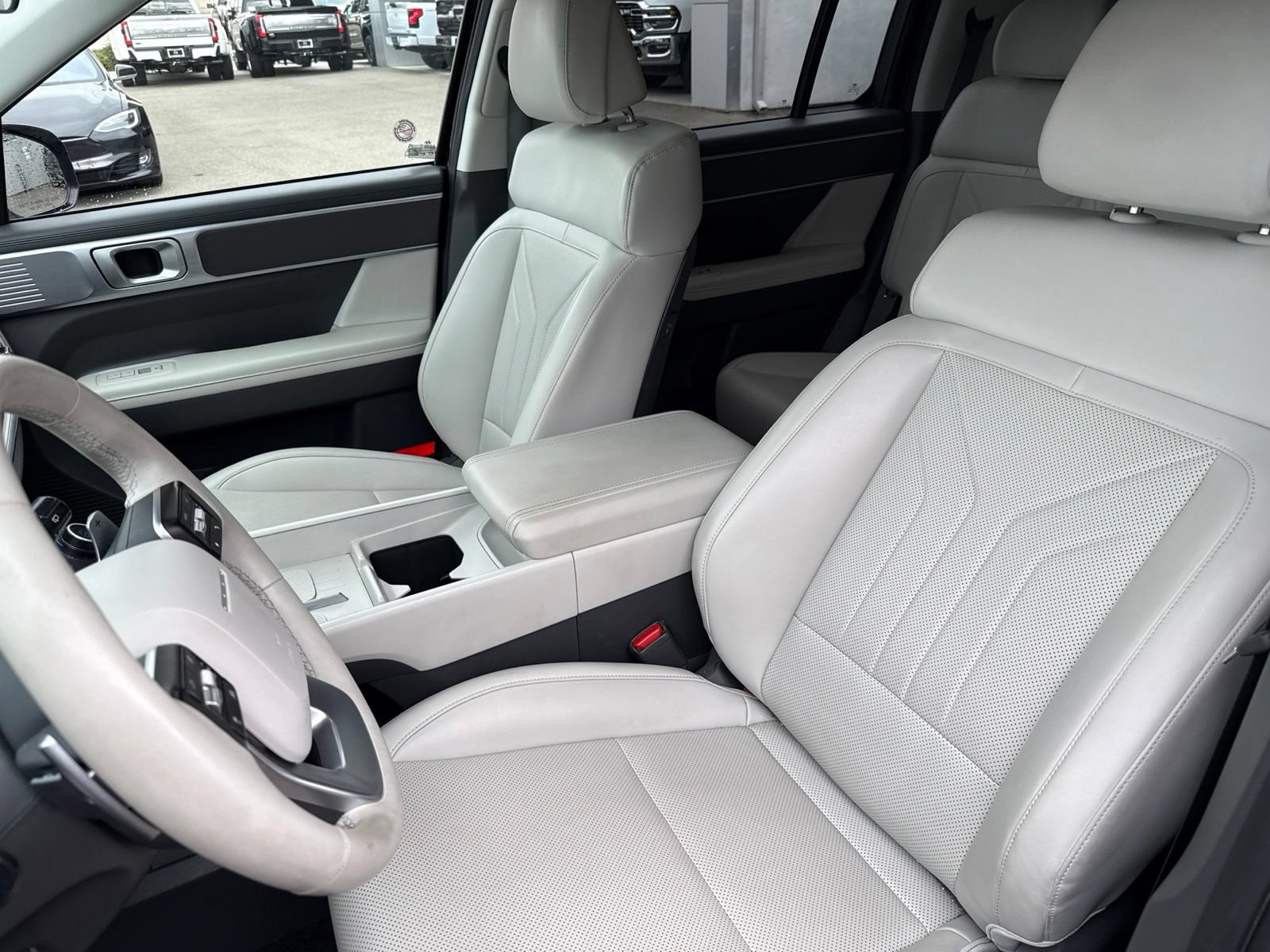 Used 2025 Hyundai Santa Fe SEL FWD image 10