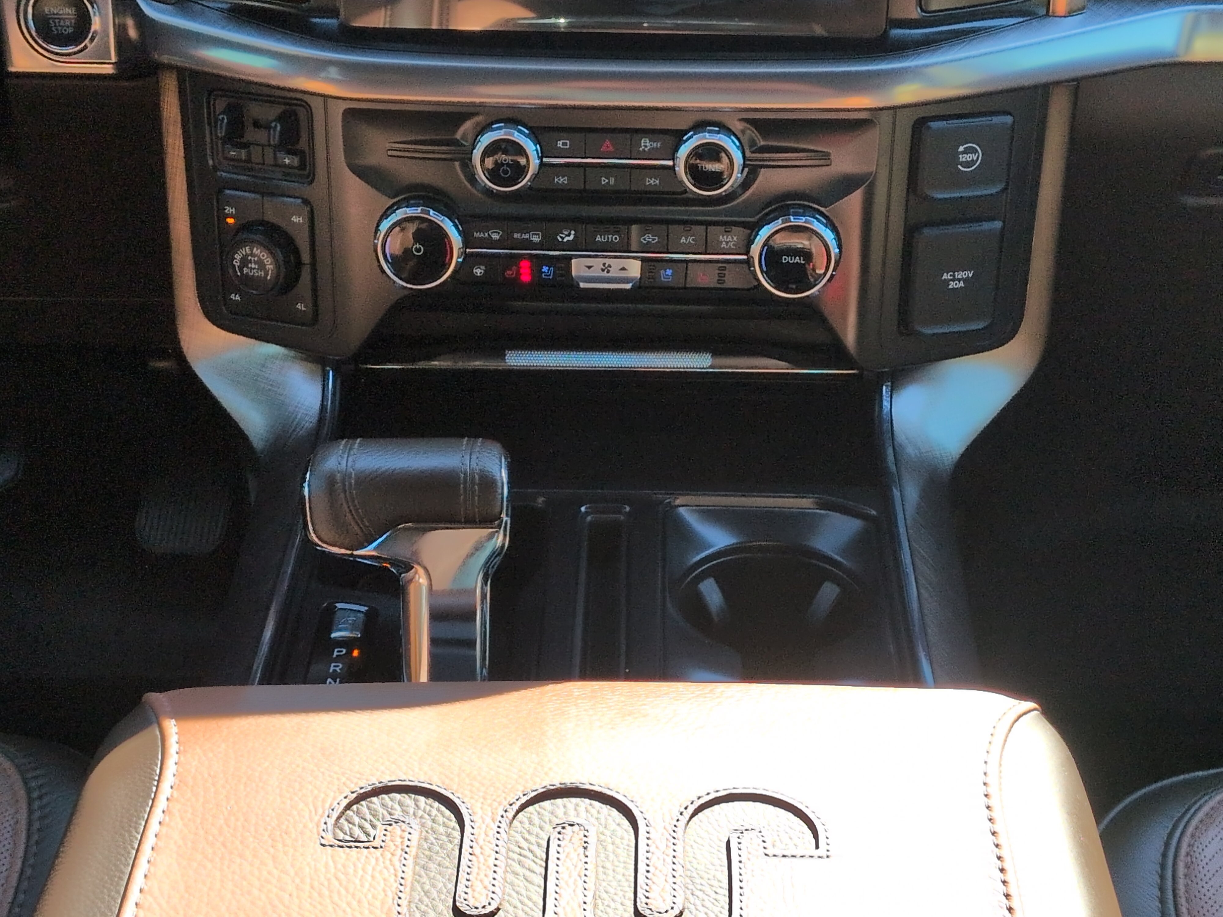 Certified 2025 Ford F150 King Ranch AWD/4WD image 17