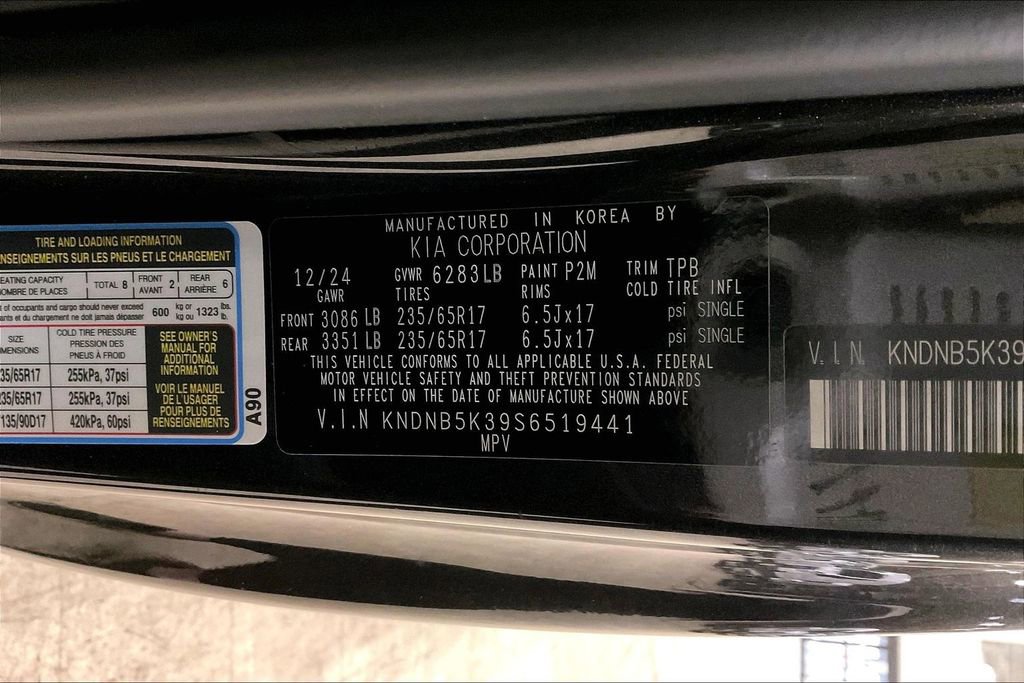Used 2025 Kia Carnival FWD image 30