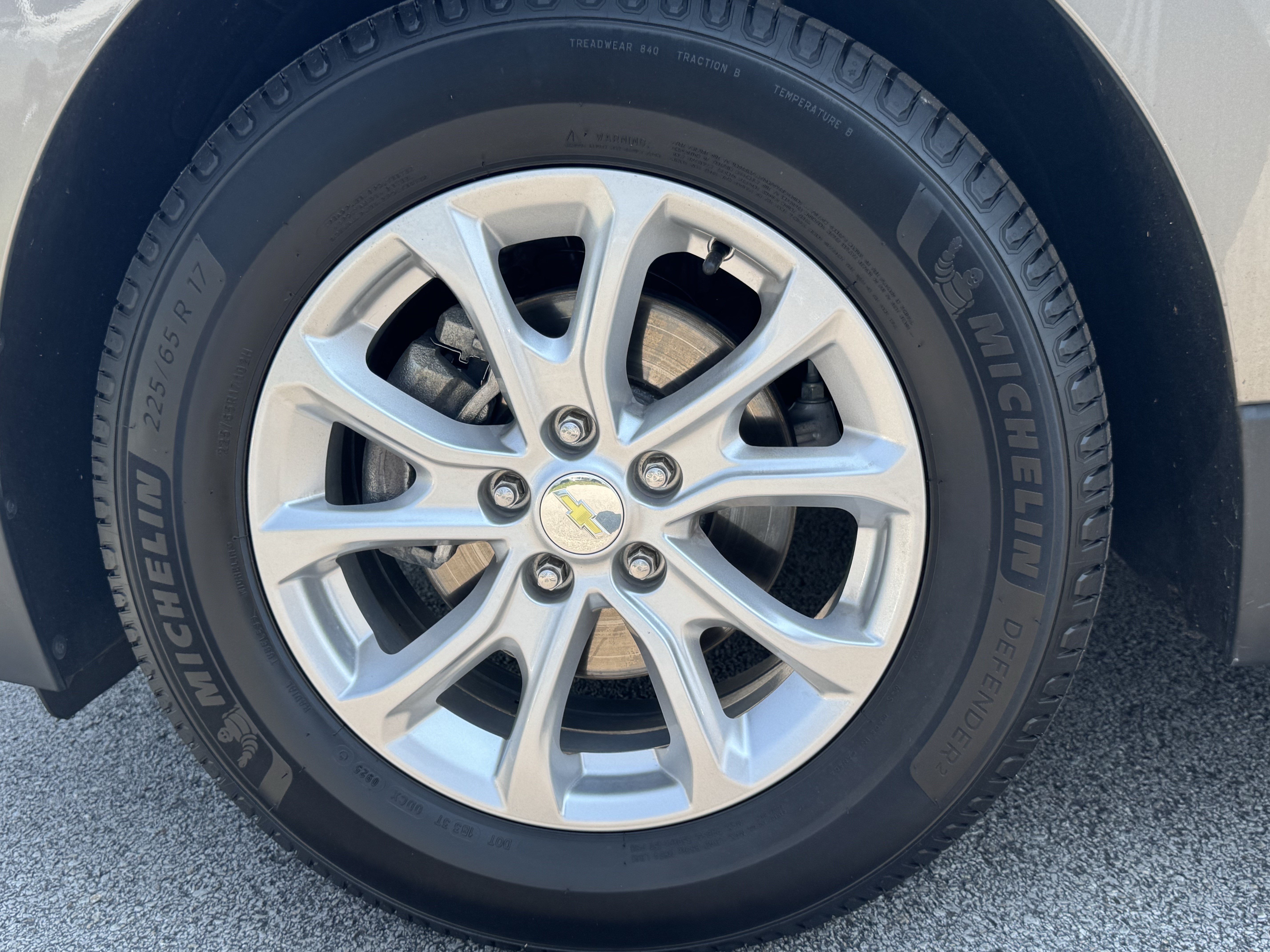 Used 2018 Chevrolet Equinox LT w/ Sun & Infotainment Package FWD image 13