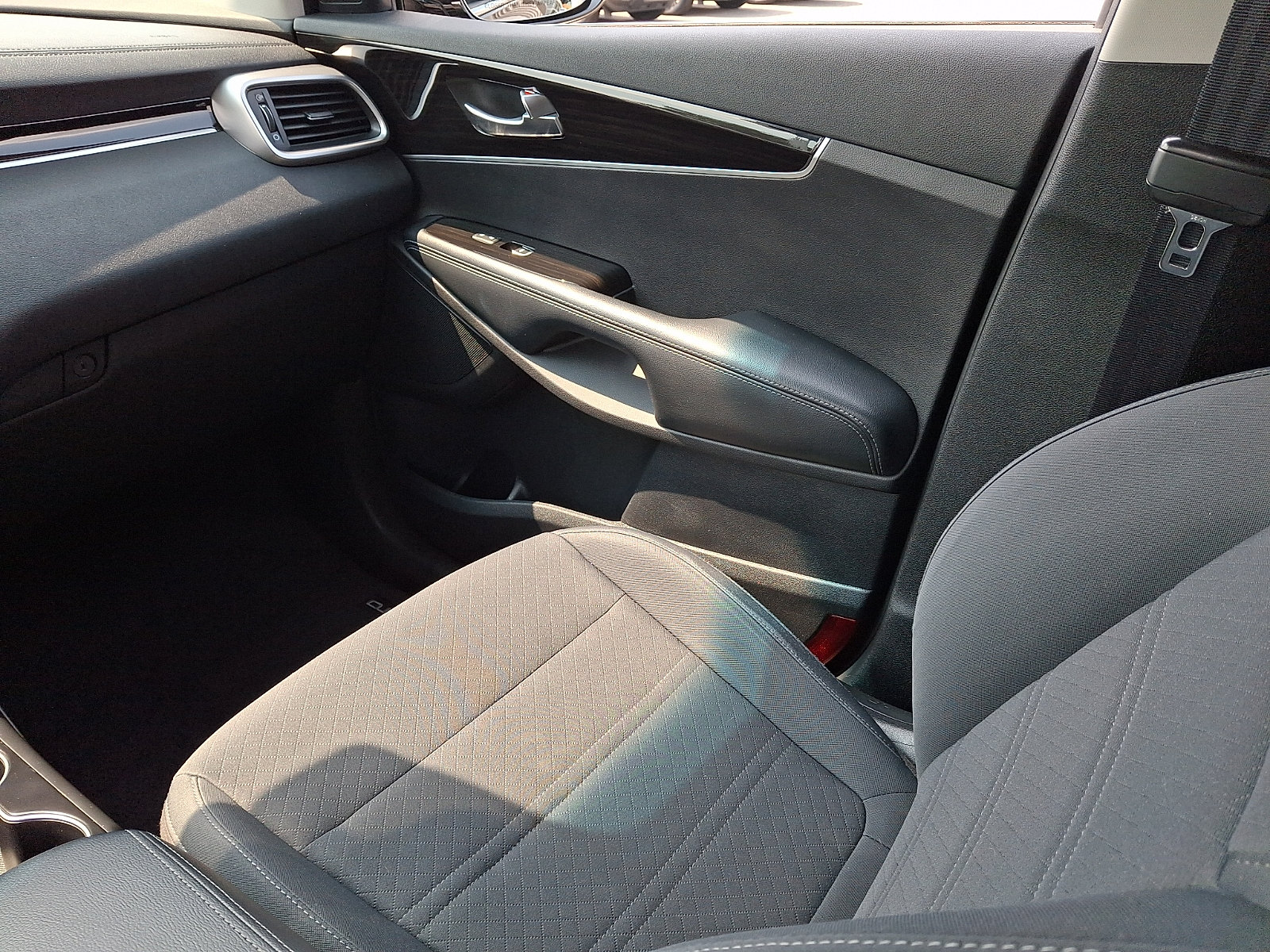 Used 2019 Kia Sorento L FWD image 15