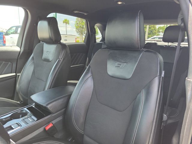 Certified 2020 Ford Edge ST w/ Cold Weather Package AWD/4WD image 18