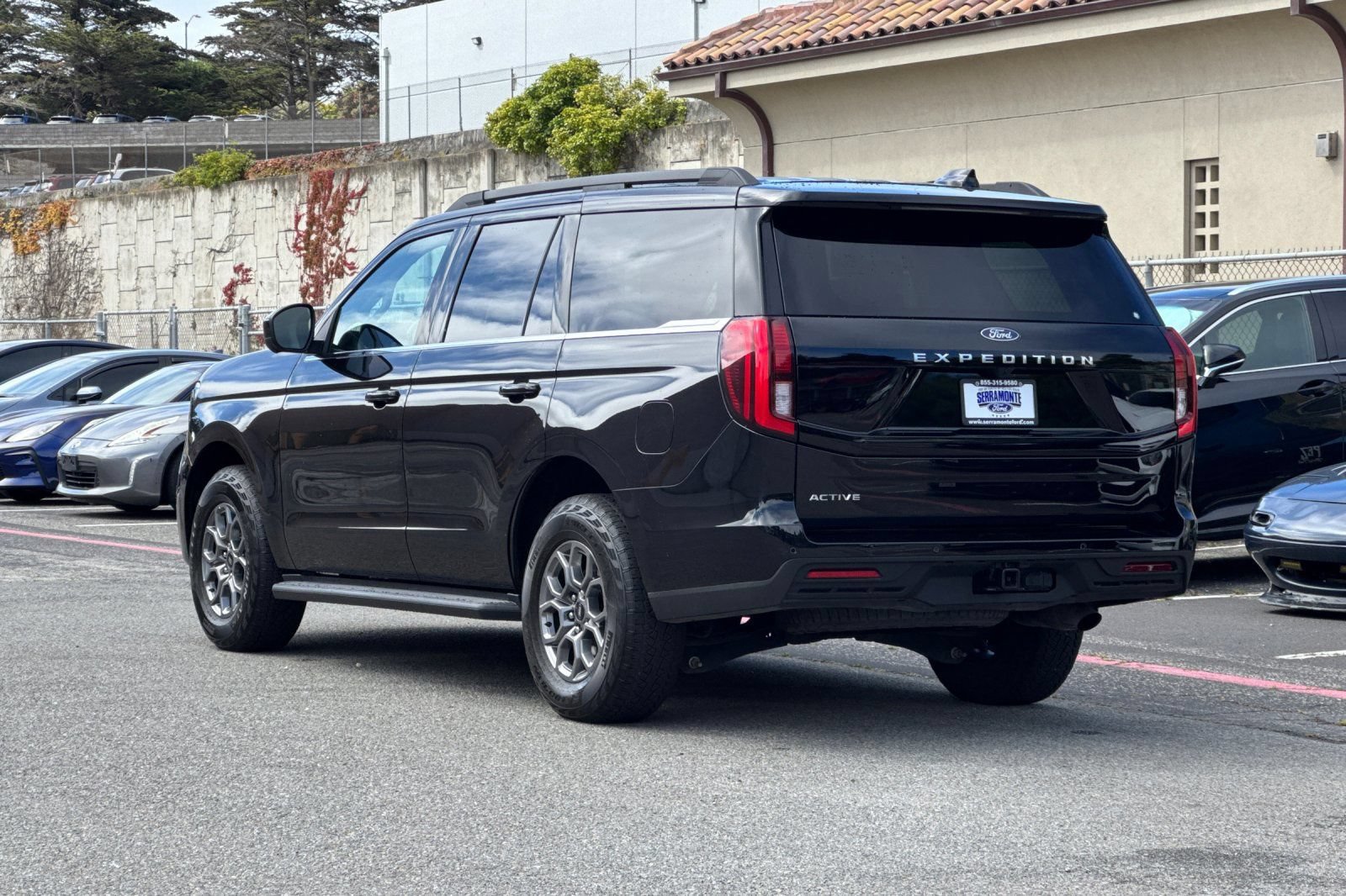 Certified 2025 Ford Expedition Active AWD/4WD image 9
