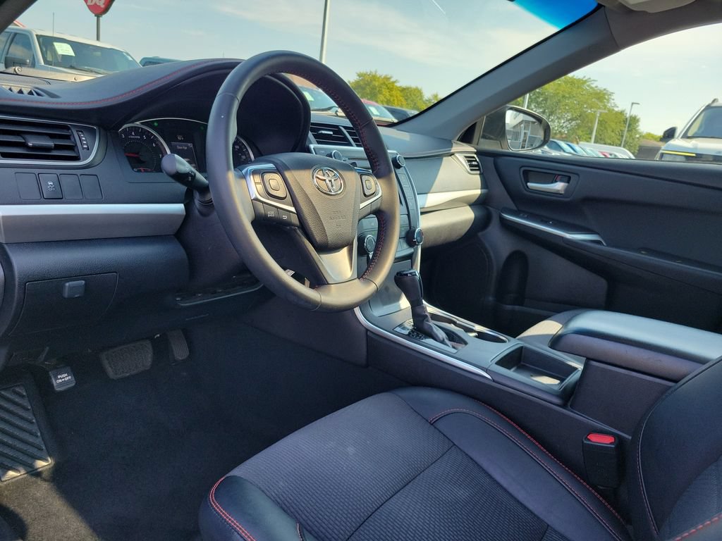 Used 2017 Toyota Camry SE w/ Moonroof Package FWD image 21