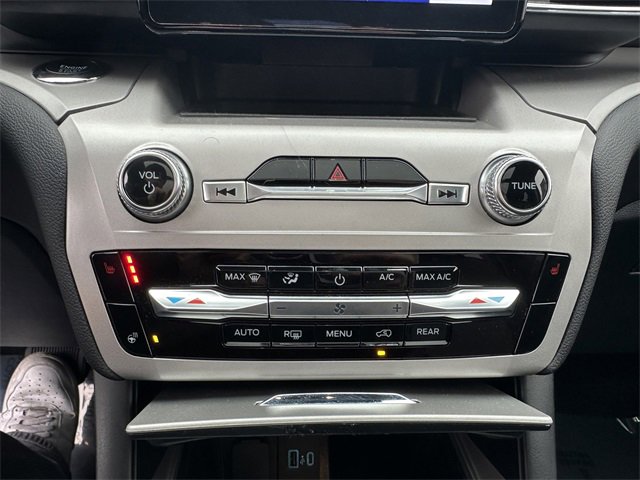 Certified 2022 Ford Explorer XLT w/ Equipment Group 202A image 23