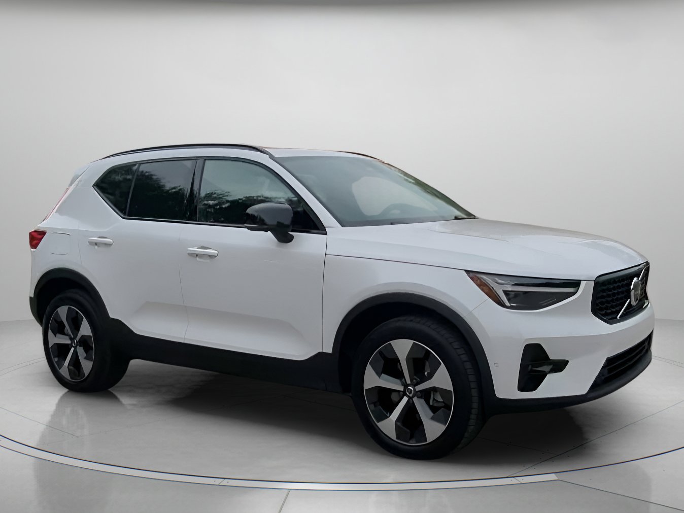 Used 2026 Volvo XC40 B5 Plus AWD/4WD image 36