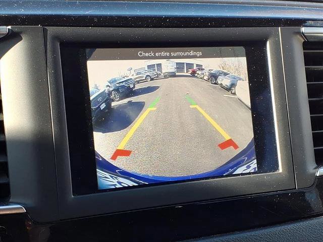 Used 2020 Chrysler Pacifica Touring-L image 15