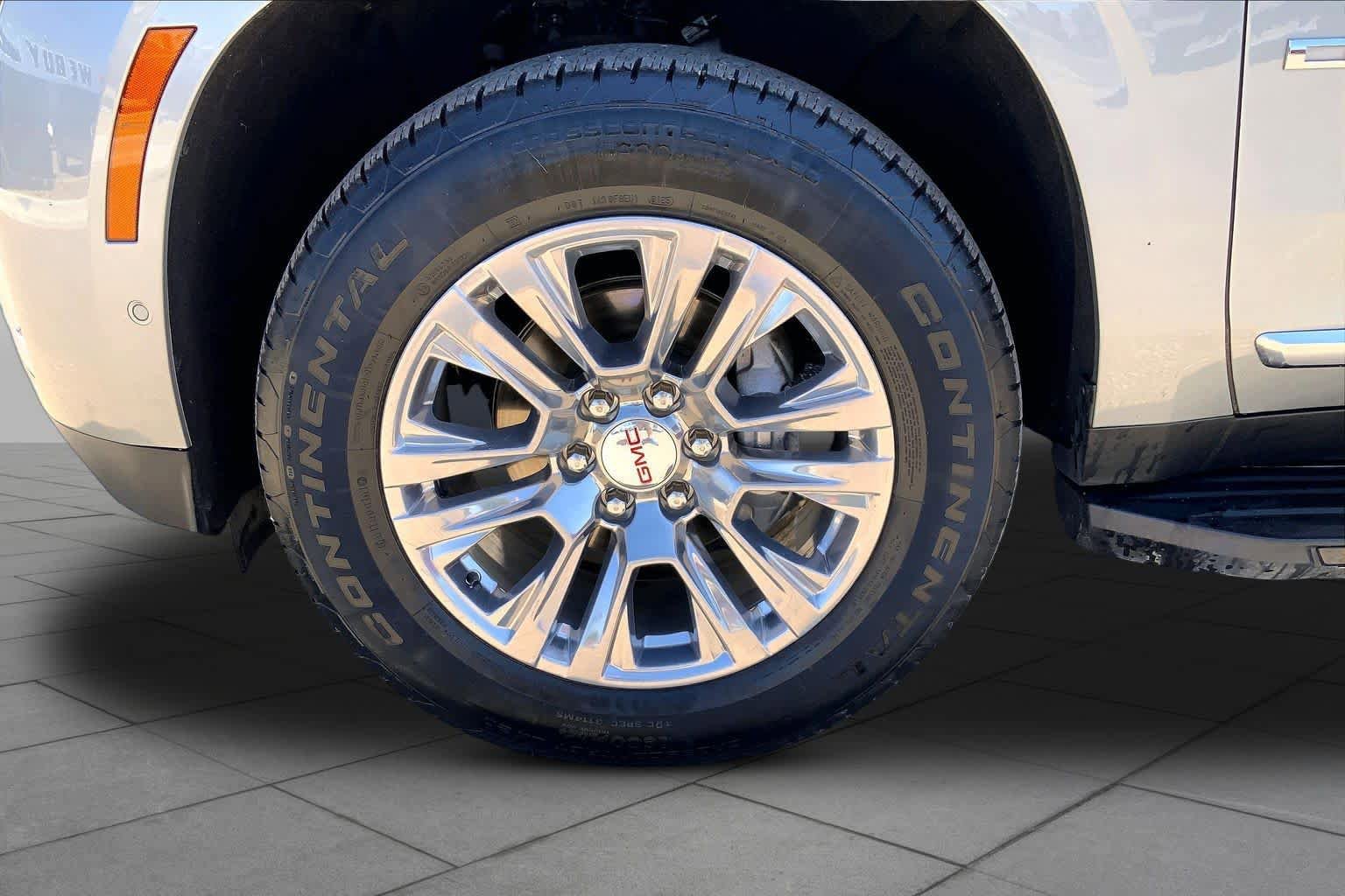Used 2025 GMC Yukon Denali AWD/4WD image 11