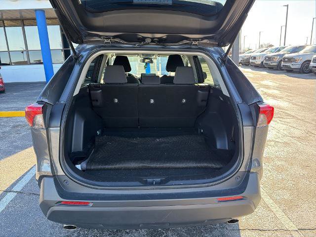 Used 2021 Toyota RAV4 XLE image 4