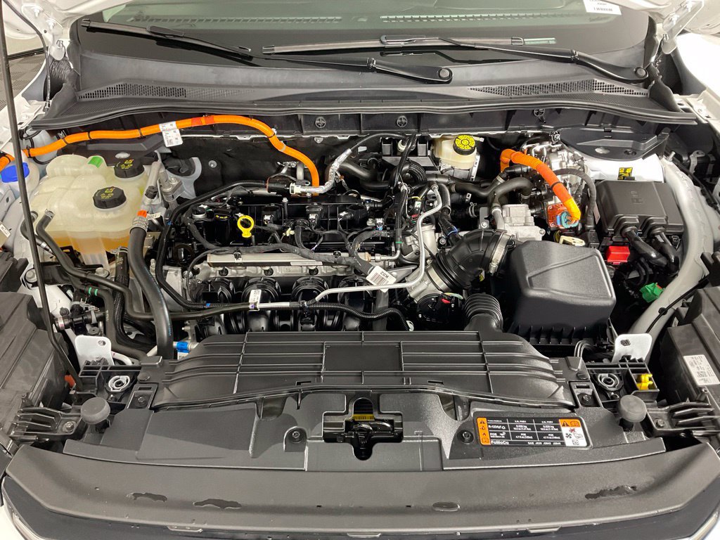 Certified 2025 Ford Escape Platinum w/ Premium Technology Package FWD image 9