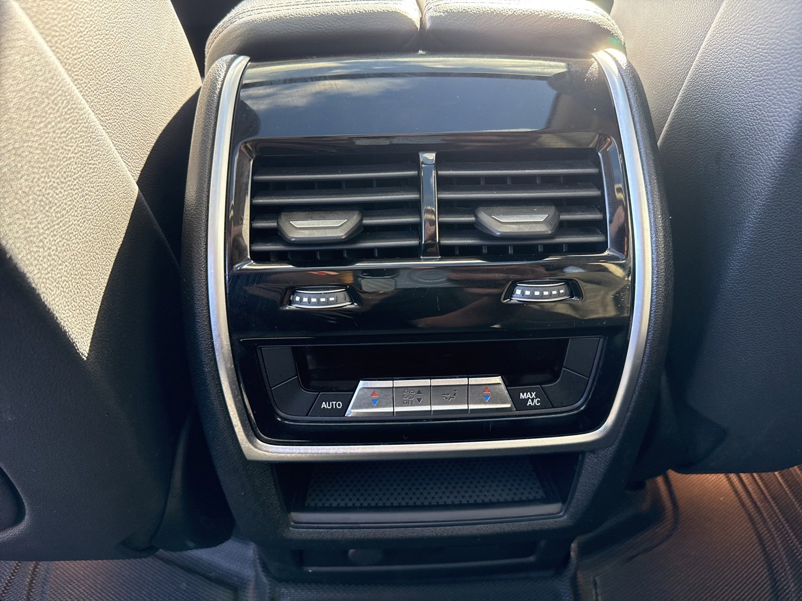 Used 2021 BMW X7 xDrive40i w/ Parking Assistance Package image 31