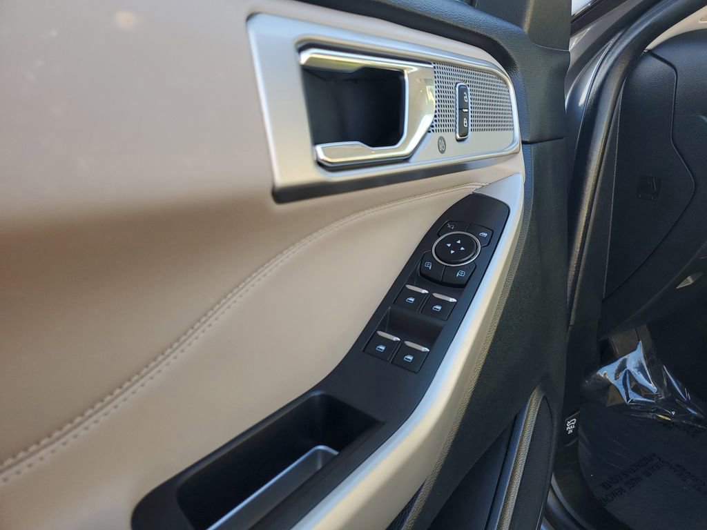 Certified 2024 Ford Explorer XLT w/ Equipment Group 202A image 7