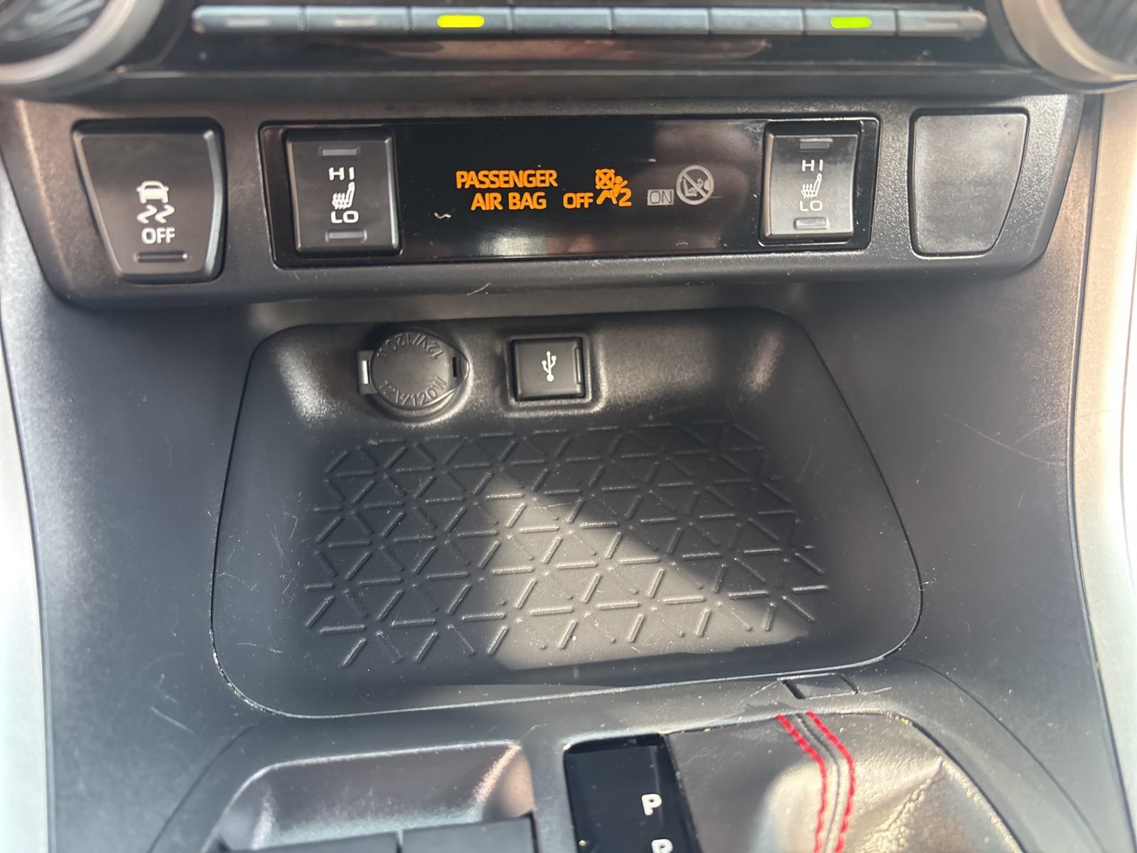 Used 2022 Toyota RAV4 SE AWD/4WD image 25