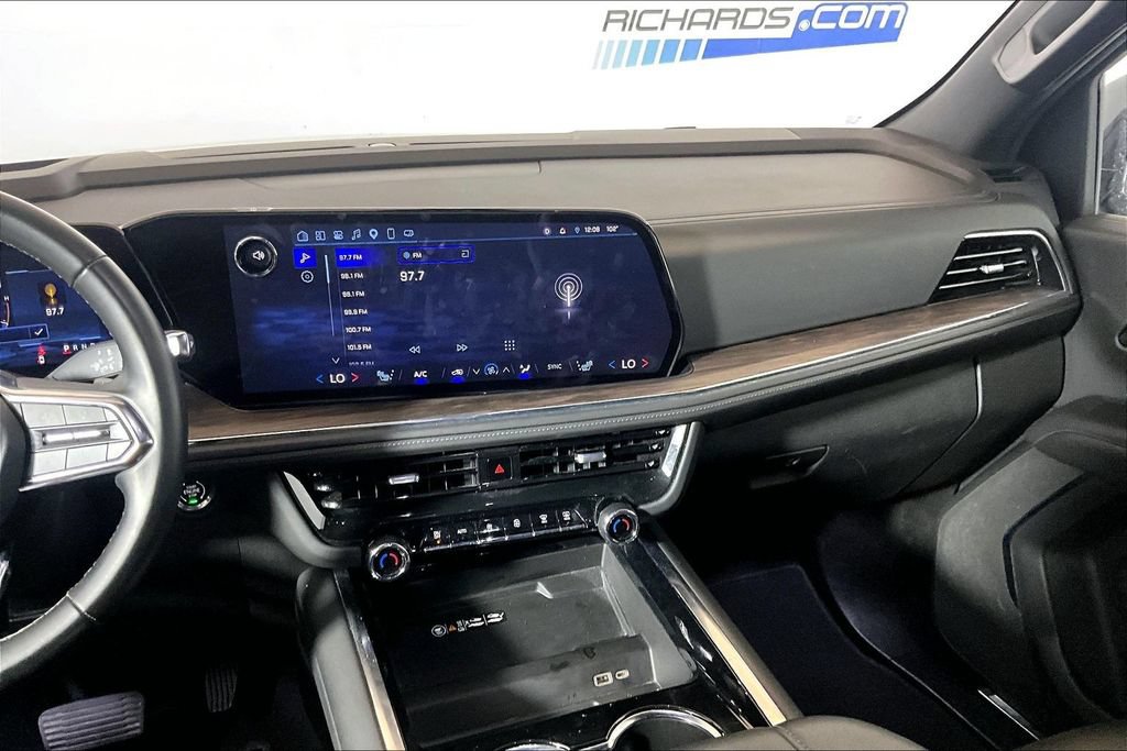Used 2025 Chevrolet Suburban Z71 AWD/4WD image 5