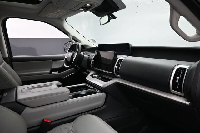 Certified 2025 Ford Expedition Active AWD/4WD image 35