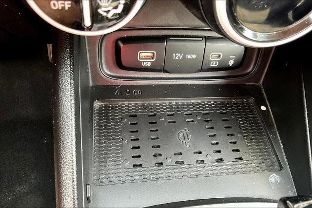 Used 2024 Hyundai Venue Limited image 34