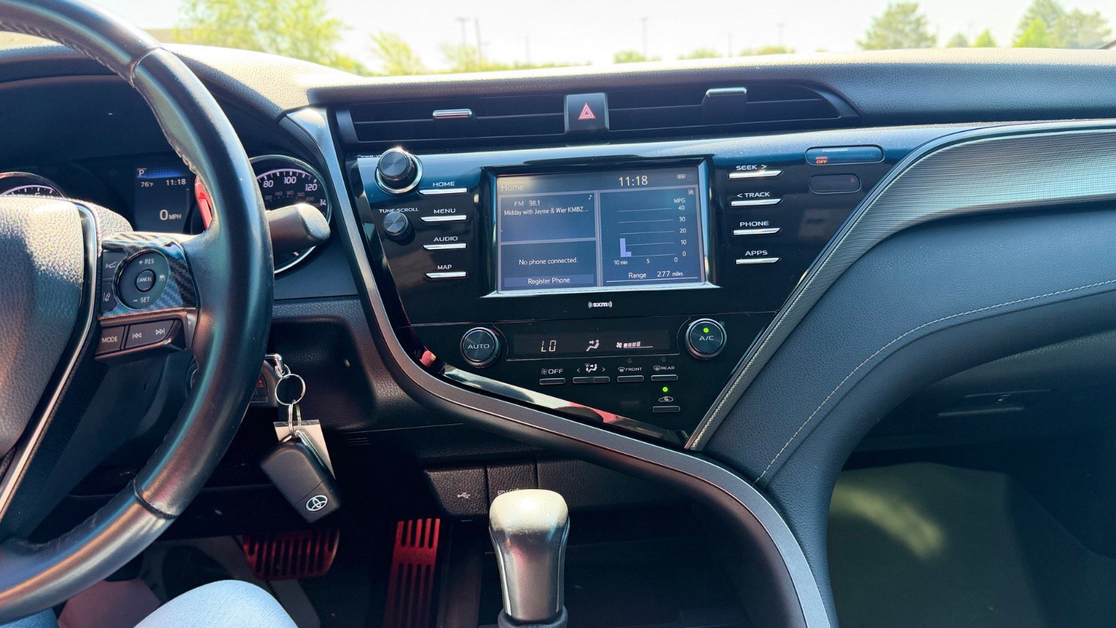 Used 2020 Toyota Camry SE FWD image 32