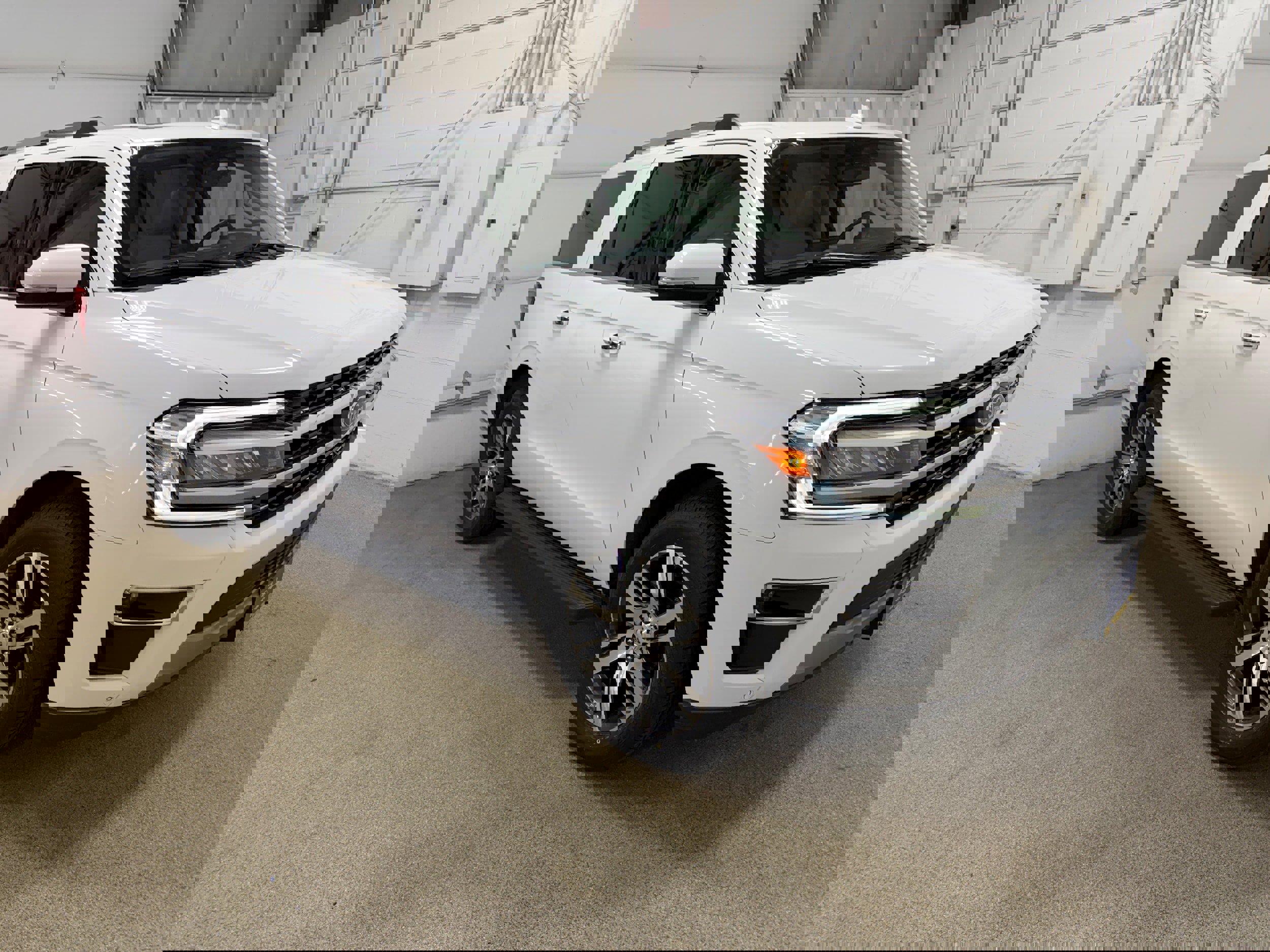 Certified 2024 Ford Expedition Limited image 4