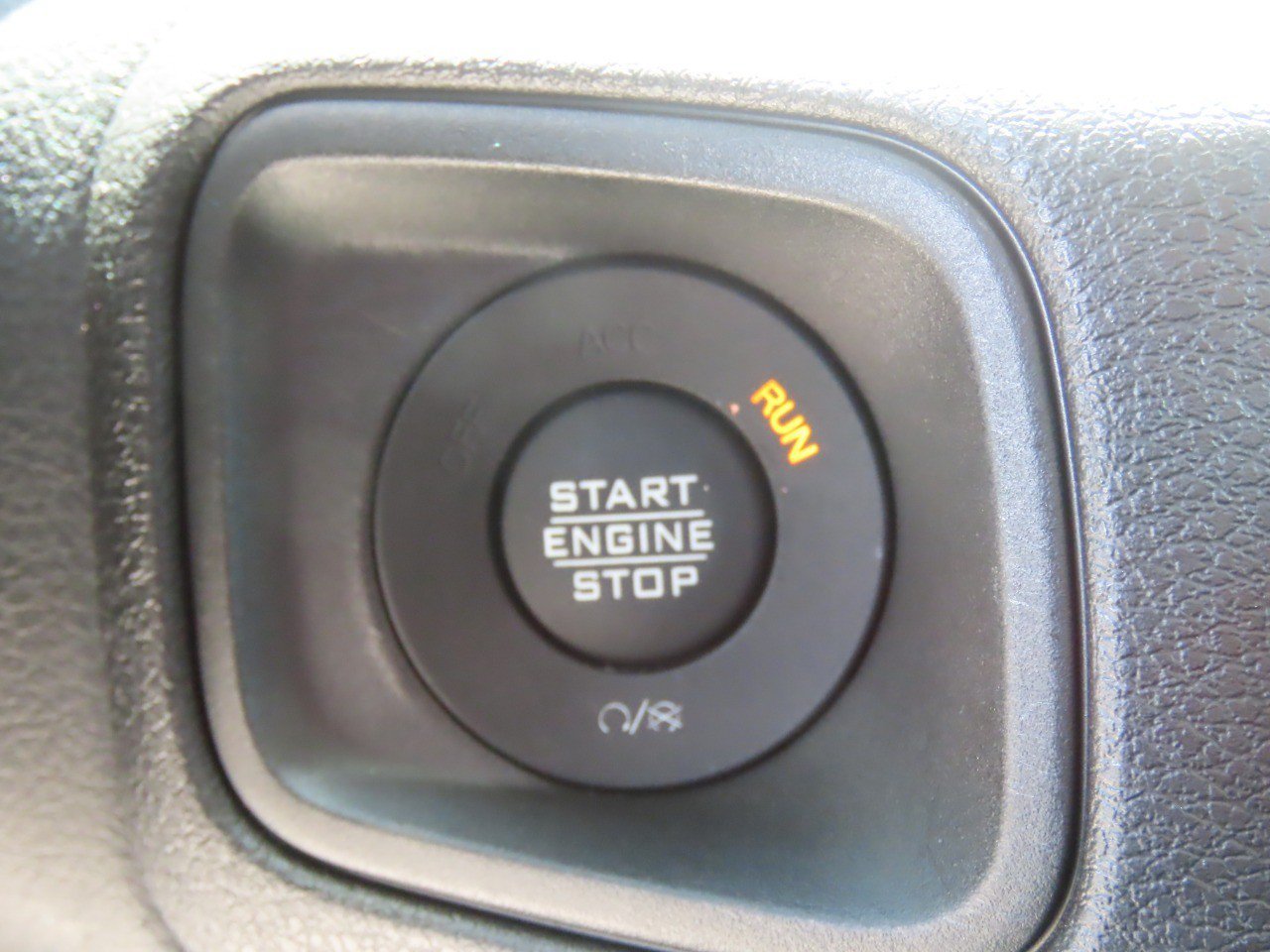 Used 2024 Jeep Gladiator Sport AWD/4WD image 29