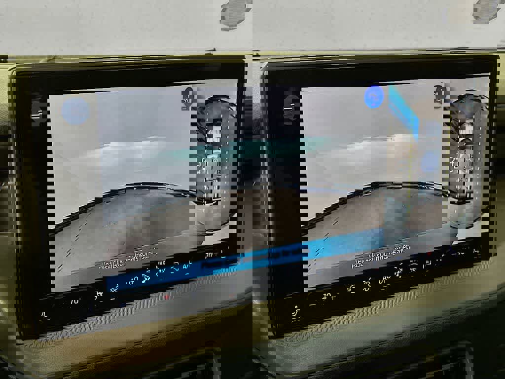 Certified 2025 Ford Maverick Lariat w/ Black Appearance Package image 27