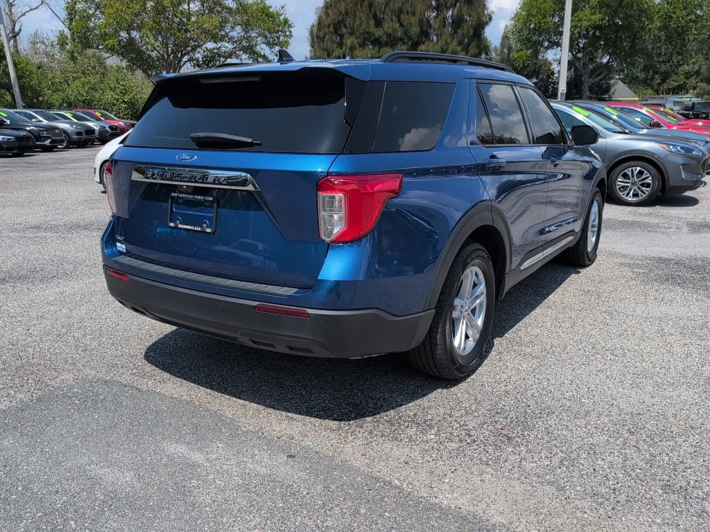 Certified 2022 Ford Explorer XLT image 3