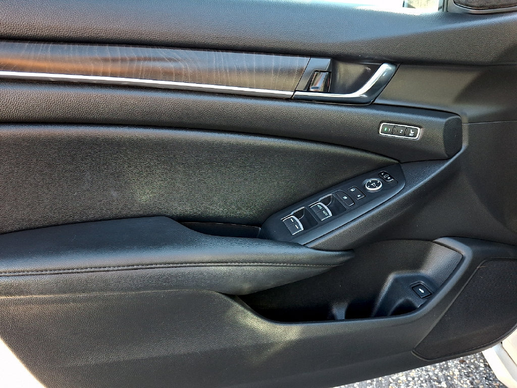 Used 2019 Honda Accord EX-L image 11