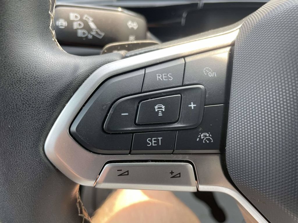 Used 2024 Volkswagen Atlas Cross Sport SE FWD image 26