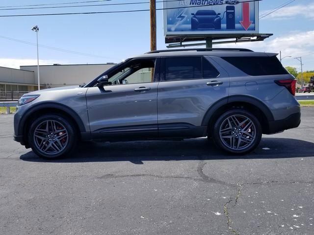 Certified 2025 Ford Explorer ST-Line w/ Premium Package AWD/4WD image 9