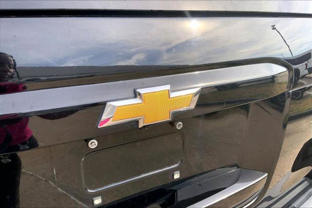 Used 2018 Chevrolet Suburban LT RWD image 30