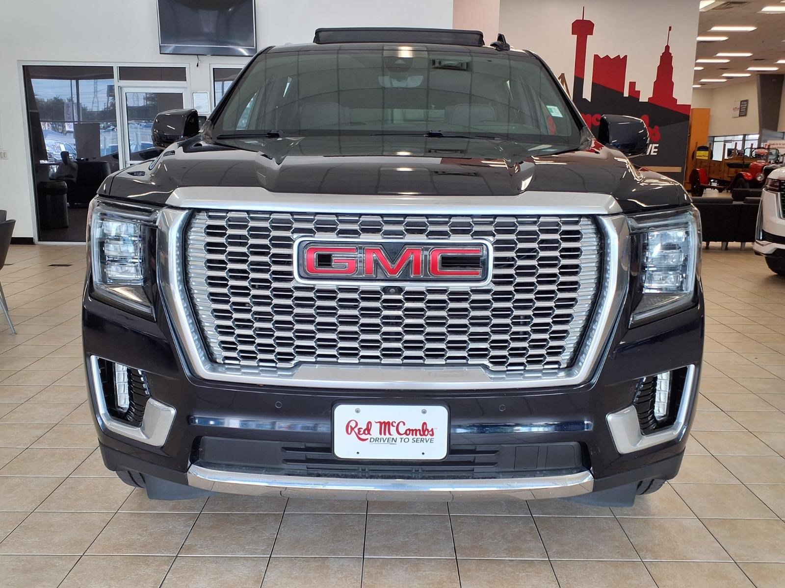 Used 2022 GMC Yukon XL Denali w/ Denali Ultimate Package AWD/4WD image 2