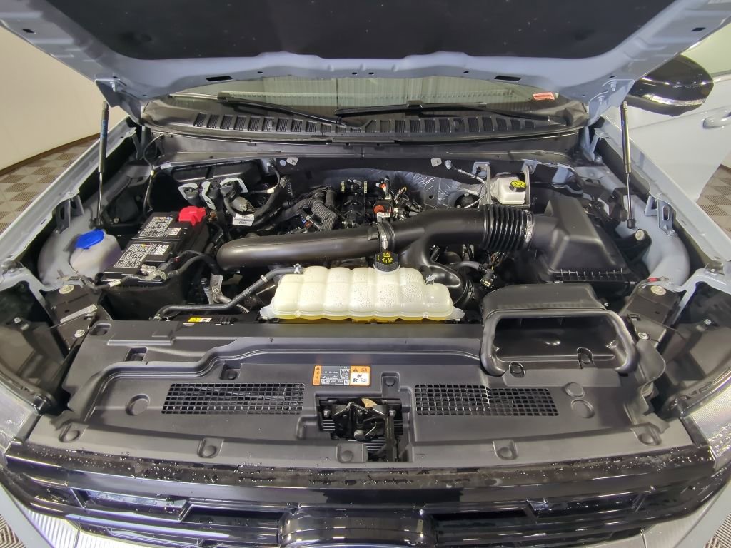 Certified 2025 Ford Expedition Platinum AWD/4WD image 4