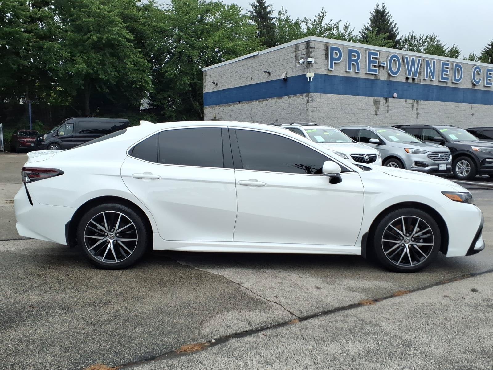 Used 2024 Toyota Camry SE w/ Cold Weather Package FWD image 2