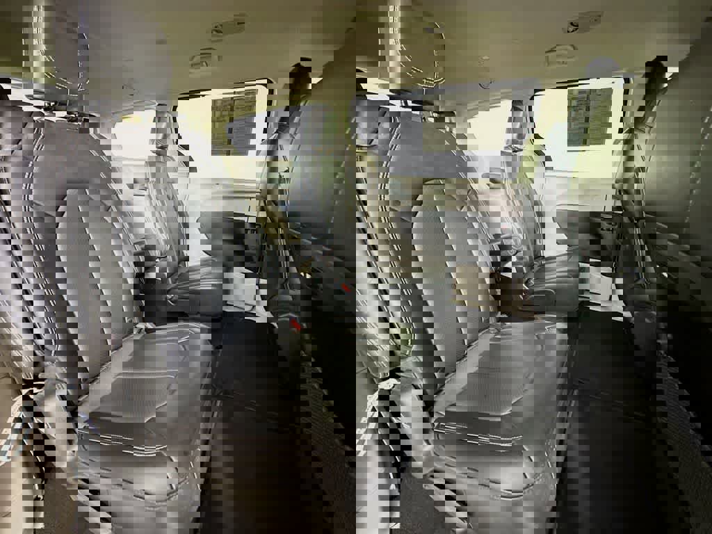 Used 2024 Chrysler Pacifica Touring-L image 32