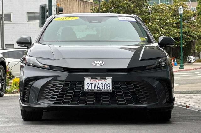 Used 2025 Toyota Camry SE w/ Convenience Package FWD image 9