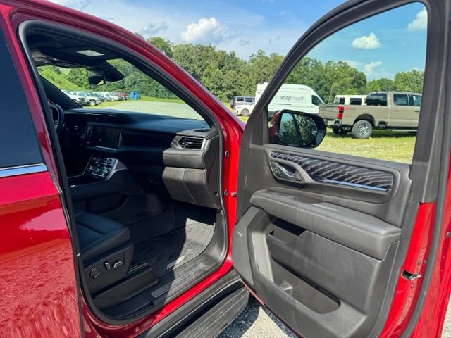 Used 2024 GMC Yukon XL Denali AWD/4WD image 19
