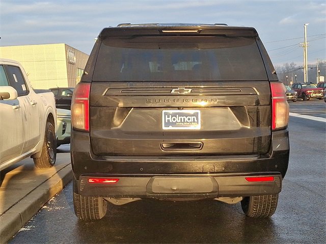 Used 2023 Chevrolet Suburban Z71 w/ Luxury Package image 3