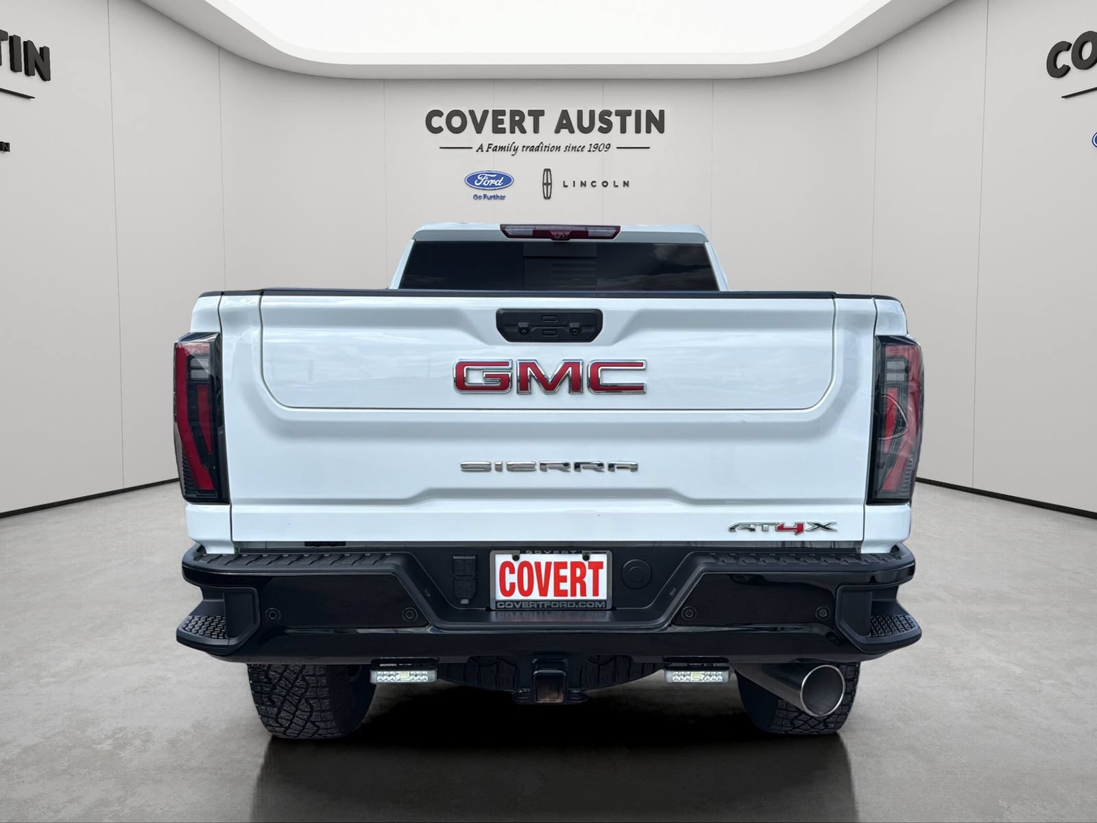 Used 2024 GMC Sierra 2500 AT4X AWD/4WD image 4